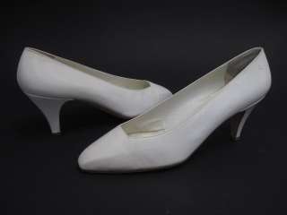 RENE MANCINI White Closed Square Toe Heels Shoes Size 9  