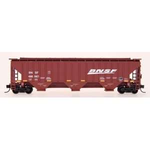   Railway N RTR 4750 3 Bay Ribbed Covered Hopper, BNSF/New Toys & Games