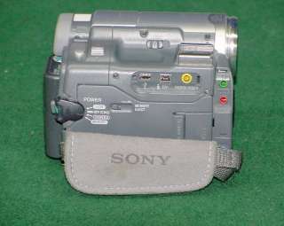 Sony Handycam DCR TRV33 Digital Camcorder Mini DV Zeiss  