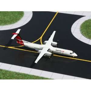    Gemini Jets Qantaslink Dash 8Q 400 Model Airplane Toys & Games
