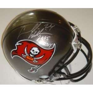  Carnell Williams Signed Helmet   Bucaneers 2005 ROY 
