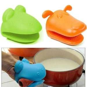  Dog Shaped Silicone Oven Mitt