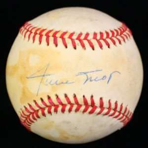 Willie Mays Autographed Baseball   Onl Psa dna  Sports 