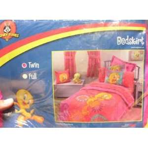  Tweety Playtime twin size bedskirt Toys & Games