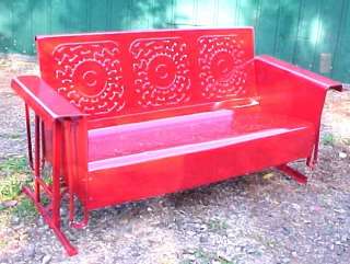   VINTAGE RED 1950s HEAVY METAL PORCH PATIO GLIDER SWING *Great Pattern