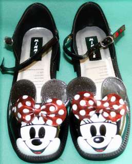   AN ADORABLE PAIR OF LITTLE GIRLS MINNIE MOUSE SHOES. SIZE 2 3