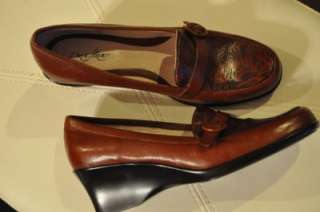 DEXTER ~ Womens 9.5 ~ Chestnut Brown Leather Wedge Heel LOAFERS 