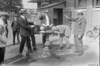 early 1900s photo 4 men near drinking fountain in par  