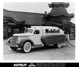 1939 International D30 Mobil Streamliner Truck Photo  