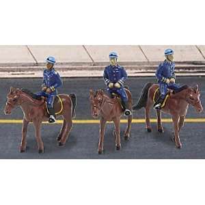   42318 Mounted Police Figures (3 Police & 3 Horses) Toys & Games