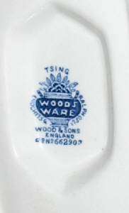 Tsing Woodsware Wood & Sons Gravy Boat w/att underplate  