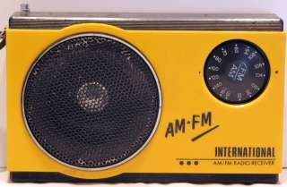 X009 Vintage transistor Radio AM FM International  