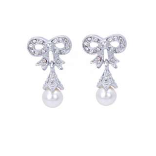 Adorn your ears with this pair of lovely bow earrings. Featuring a 