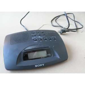  Sony ICF C233 Dream Machine Clock Radio   AM/FM digital 