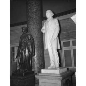   1936 December 18 Statue late Dr. John Gavin in Capitol