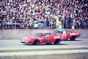 1972 NASCAR PHOTO DAYTONA 500 #43 RICHARD PETTY PLYMOUTH #11 BUDDY 
