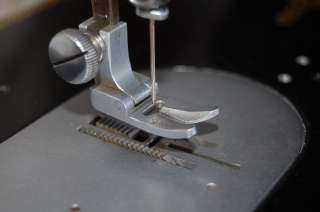 Singer 206K Industrial Strength Leather Sewing Machine. Walking Foot 