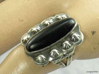 VINTAGE NAVAJO WROUGHT 925 STERLING SILVER FLUTED BUTTON & BLACK CORAL 